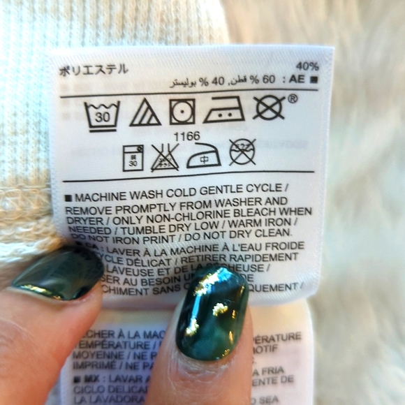 Old Navy | Crew-Neck Graphic "Amazing Since Day 1" Baby Girls Pullover - Picture 9 of 9